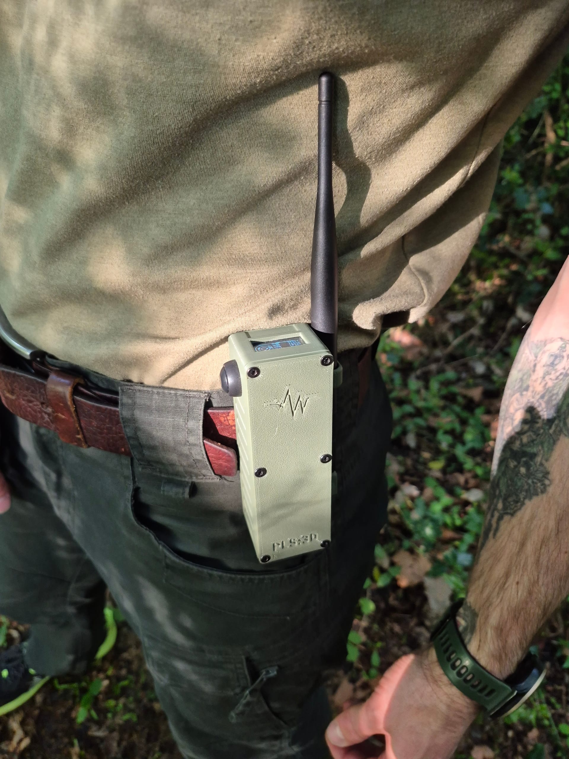 Olive RBaken on hip belt while walking, viewed from above
