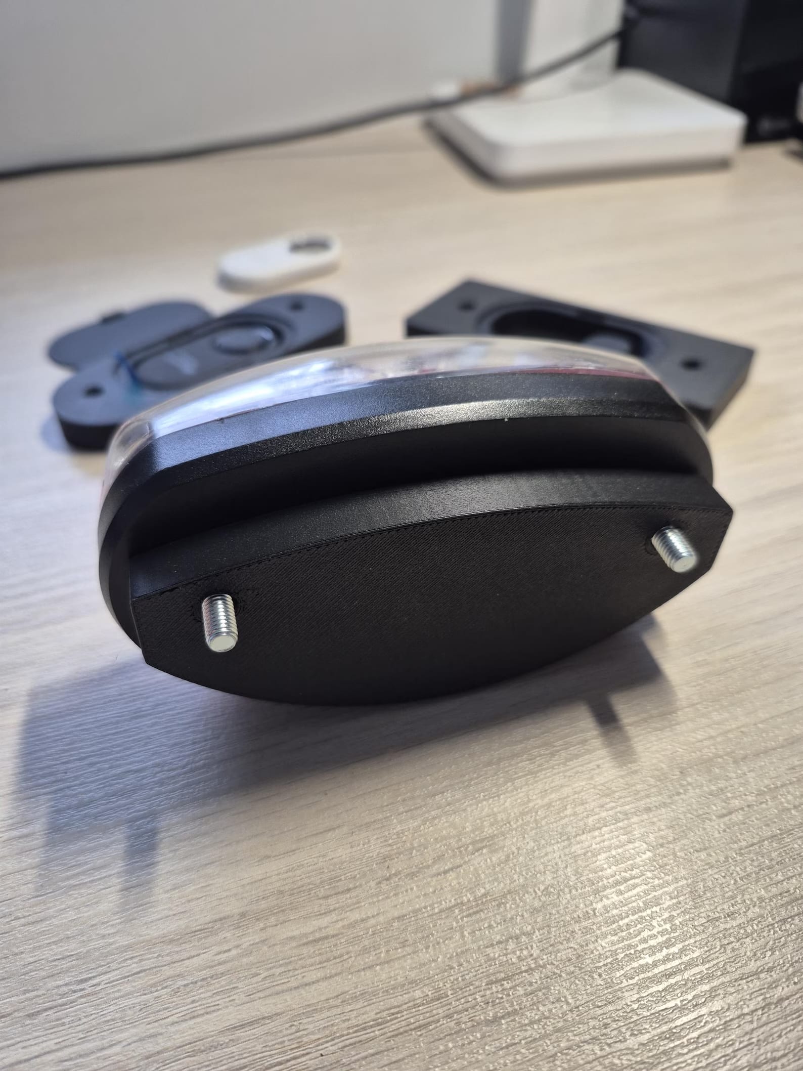 SmartTag mount variant close-up